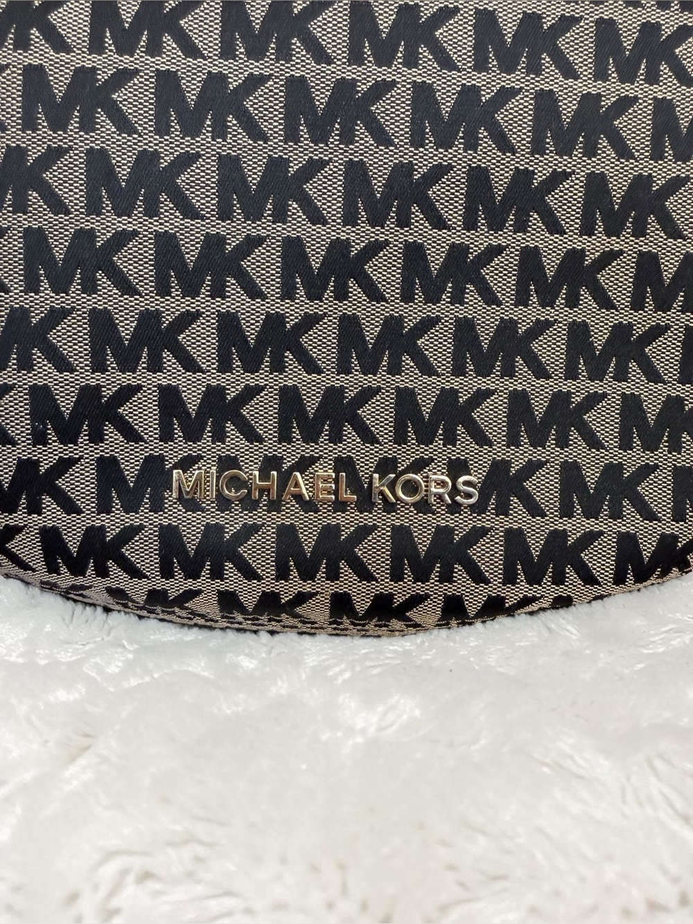 Michael Kors Bedford Medium Convertible Crescent Hobo Shoulder Bag - Picture 5 of 10